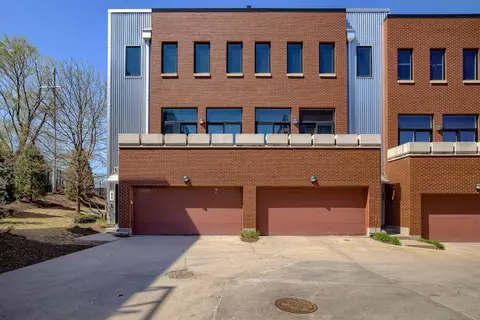 912 S 12 Ct, Omaha, NE 68108