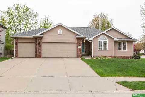 15223 Bauman Ave, Omaha, NE 68116