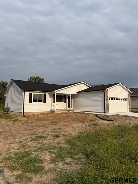909 N 26th St, Beatrice, NE 68310 photo 2