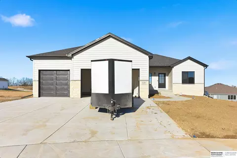 670 W 24th Cir, Wahoo, NE 68066