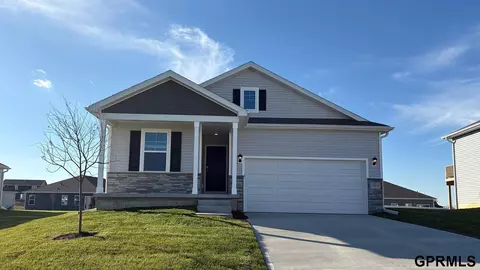 11502 Port Royal Dr, Papillion, NE 68046
