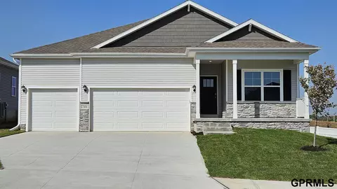 6236 Harvest Dr, Papillion, NE 68157