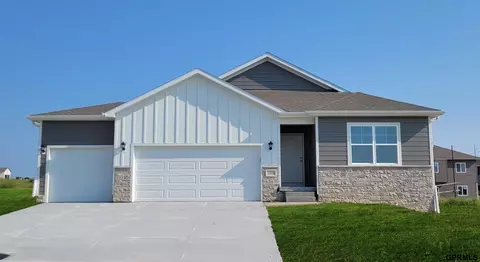 6304 Harvest Dr, Papillion, NE 68157