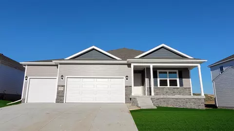 18437 Rose Lane Rd, Omaha, NE 68136