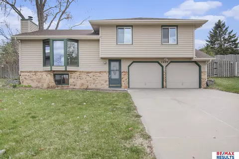5805 N 127th Avenue Cir, Omaha, NE 68164