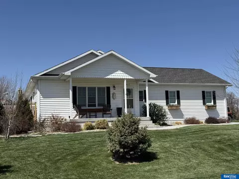 1837 9th St, Aurora, NE 68818