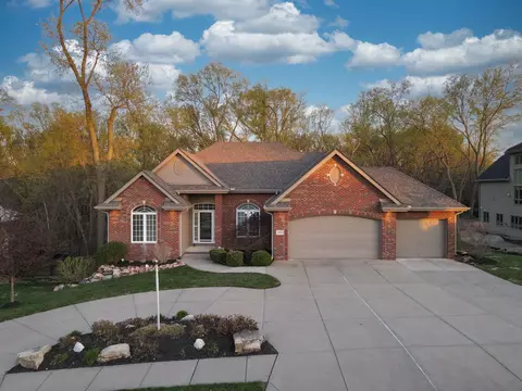 4615 Windcrest Dr, Papillion, NE 68133
