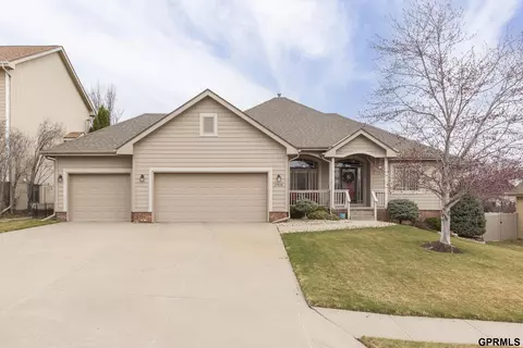 17818 Washington Cir, Omaha, NE 68135
