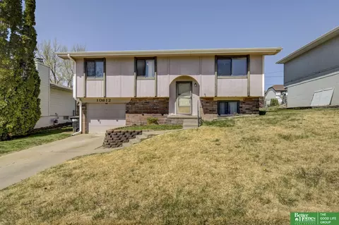 10612 Hartman Ave, Omaha, NE 68134