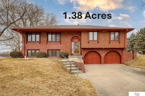 5902 Mark St, Papillion, NE 68133