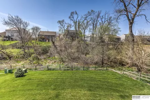 16043 Cary St, Omaha, NE 68136 photo 2