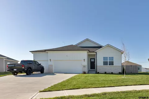 6307 Kyla Cir, Omaha, NE 68157