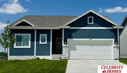10557 Port Royal Dr, Papillion, NE 68046