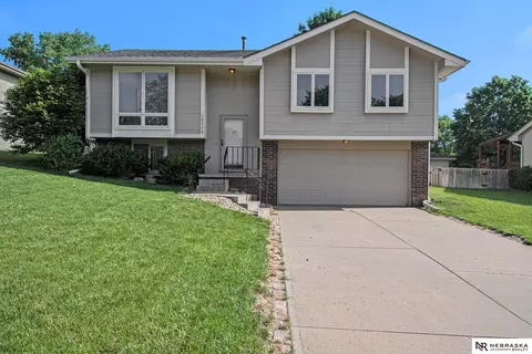 12712 Hartman Ave, Omaha, NE 68164