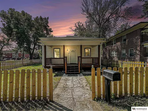 949 E St, Lincoln, NE 68508