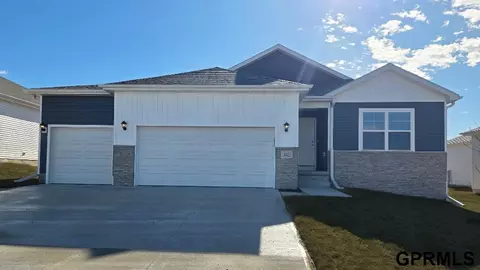 18455 Rose Lane Rd, Omaha, NE 68136