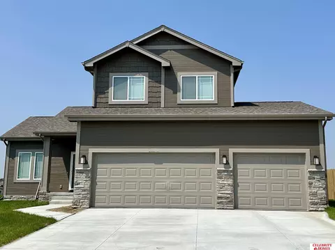 10623 Portage Dr, Papillion, NE 68046