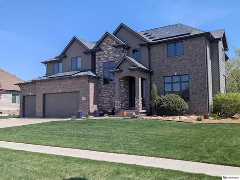 5320 S 90th St, Lincoln, NE 68526