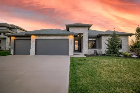 3560 S 205 St, Elkhorn, NE 68022