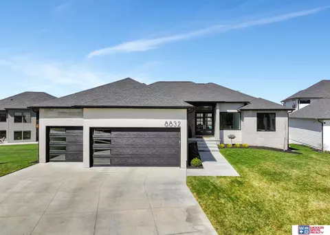 8832 Grey Hawk Ct, Lincoln, NE 68526
