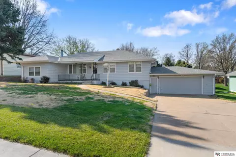 5323 Grover St, Omaha, NE 68106
