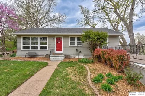 8544 Underwood Ave, Omaha, NE 68114