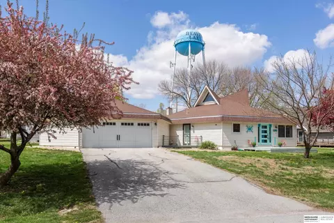 2217 Beaver Lake Blvd, Plattsmouth, NE 68048