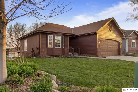 8833 S 100th St, La Vista, NE 68128