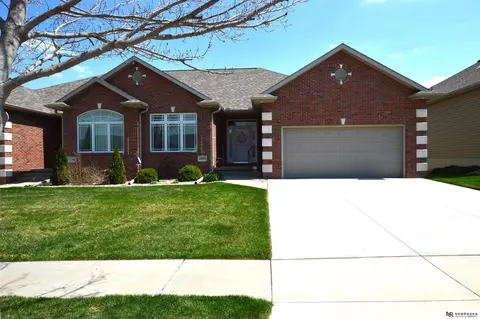 7544 Greycliff Dr, Lincoln, NE 68516