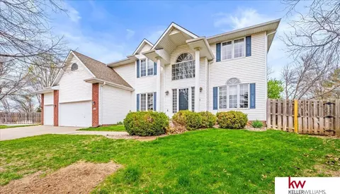 508 Windsor Cir, Papillion, NE 68046