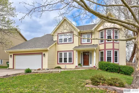 1018 Tekamah Ln, Papillion, NE 68046