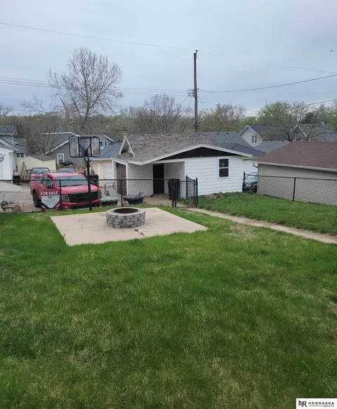 Exterior - 3072 S 33rd St, Omaha, NE 68105 photo 3 of 3