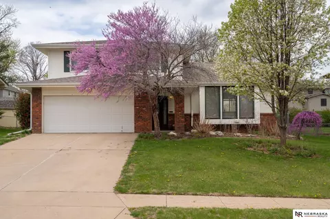 1116 Michelle Pkwy, Papillion, NE 68046