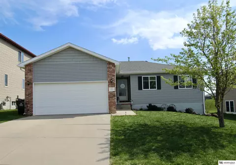 107 W 9th St, Hickman, NE 68372