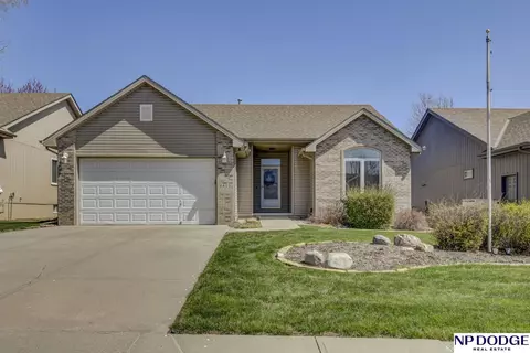 8803 S 100 St, La Vista, NE 68128
