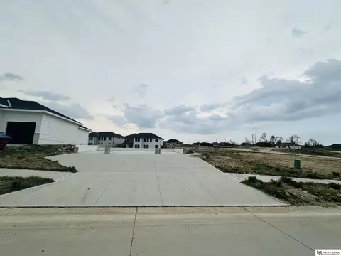 5407 N 212th St, Elkhorn, NE 68022