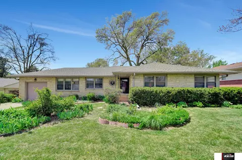 1435 Ridgeway Rd, Lincoln, NE 68506