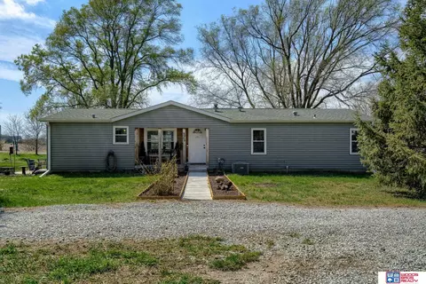 8957 E Apple Rd, Firth, NE 68358