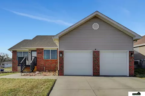 8055 Colby St, Lincoln, NE 68505
