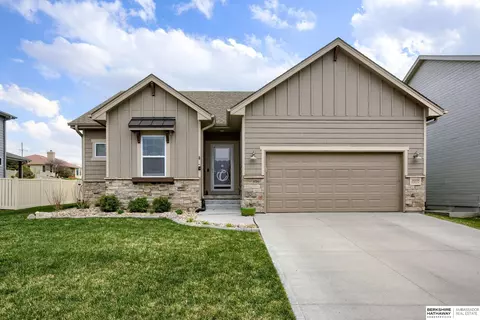 16859 Aurora St, Omaha, NE 68136