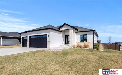 6724 Verano Dr, Lincoln, NE 68523