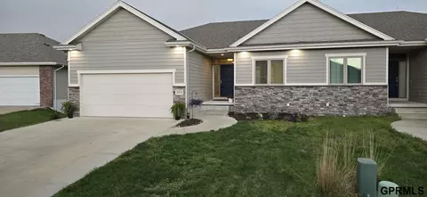 2614 Fountain Cir, Plattsmouth, NE 68048