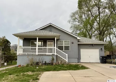 3080 S 16 St, Omaha, NE 68108