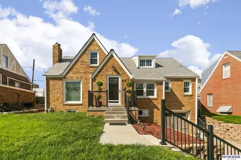 4672 Pine St, Omaha, NE 68106
