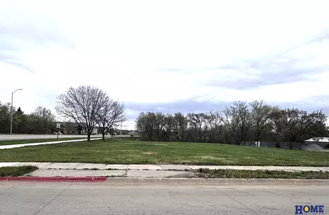 102 S 24th St, Beatrice, NE 68310