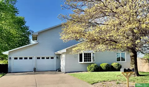 927 S Cowan Ave, York, NE 68467