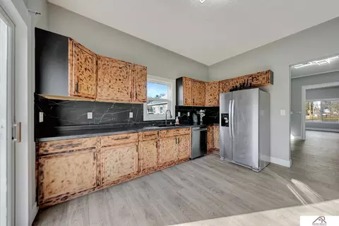 Kitchen - 915 Lincoln St, Beatrice, NE 68310 photo 6 of 6