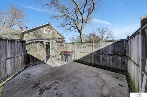 Exterior - 915 Lincoln St, Beatrice, NE 68310 photo 3 of 8