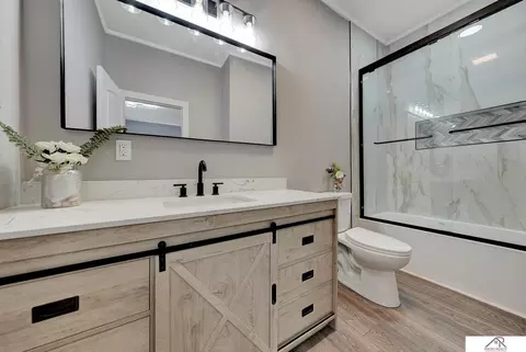 Bath - 915 Lincoln St, Beatrice, NE 68310 photo 3 of 3