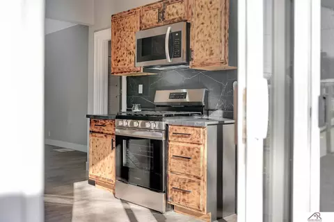 Kitchen - 915 Lincoln St, Beatrice, NE 68310 photo 2 of 6